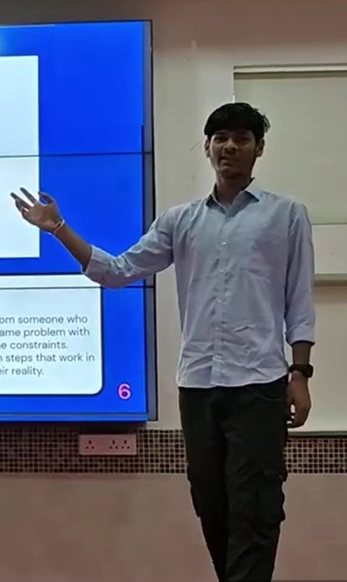Atyant co-founder pitching how students learn from someone who faced the same problem